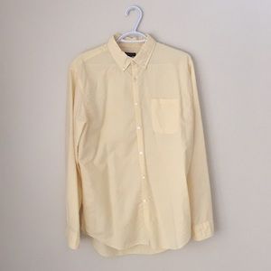 Van Heusen. 15-15.5 size button down.